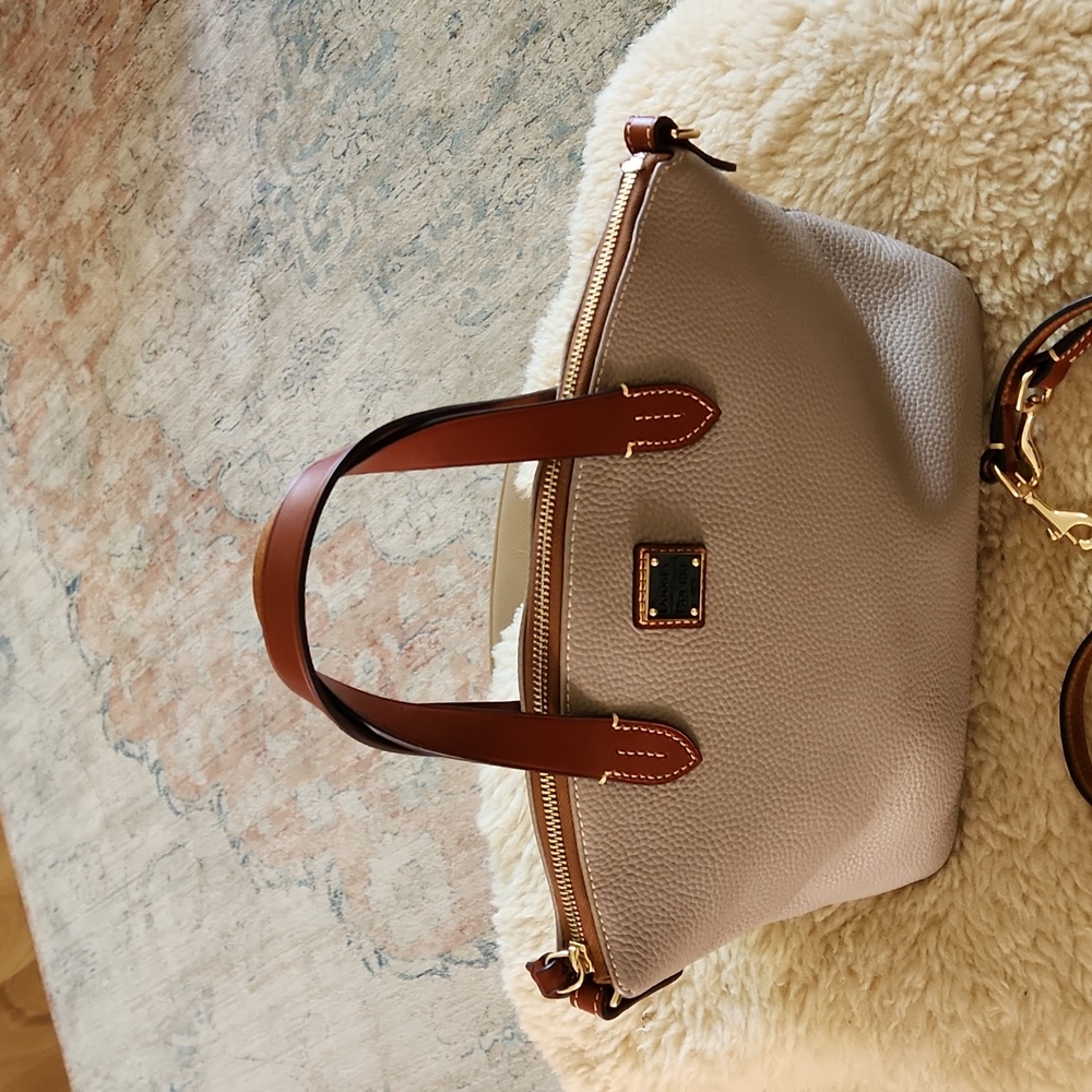 Gorgeous Dooney & Bourke Elephant Leather Satchel or Shoulder Bag 🩶🐘 - Picture 15 of 16